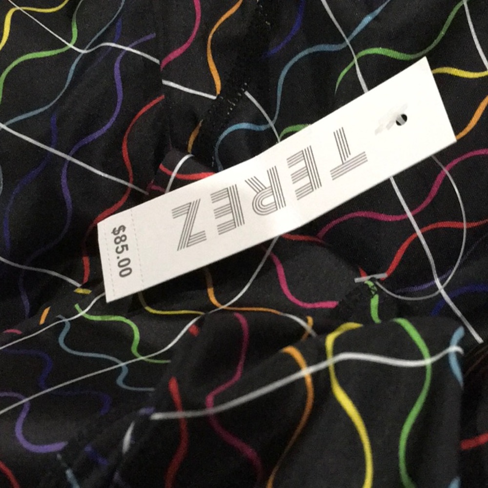 TEREZ ACTIVE WEAR 3” TALL BAND BLACK AND RAINBOW SOUND WAVES CAPRI LEGGINGS - Picture 13 of 13
